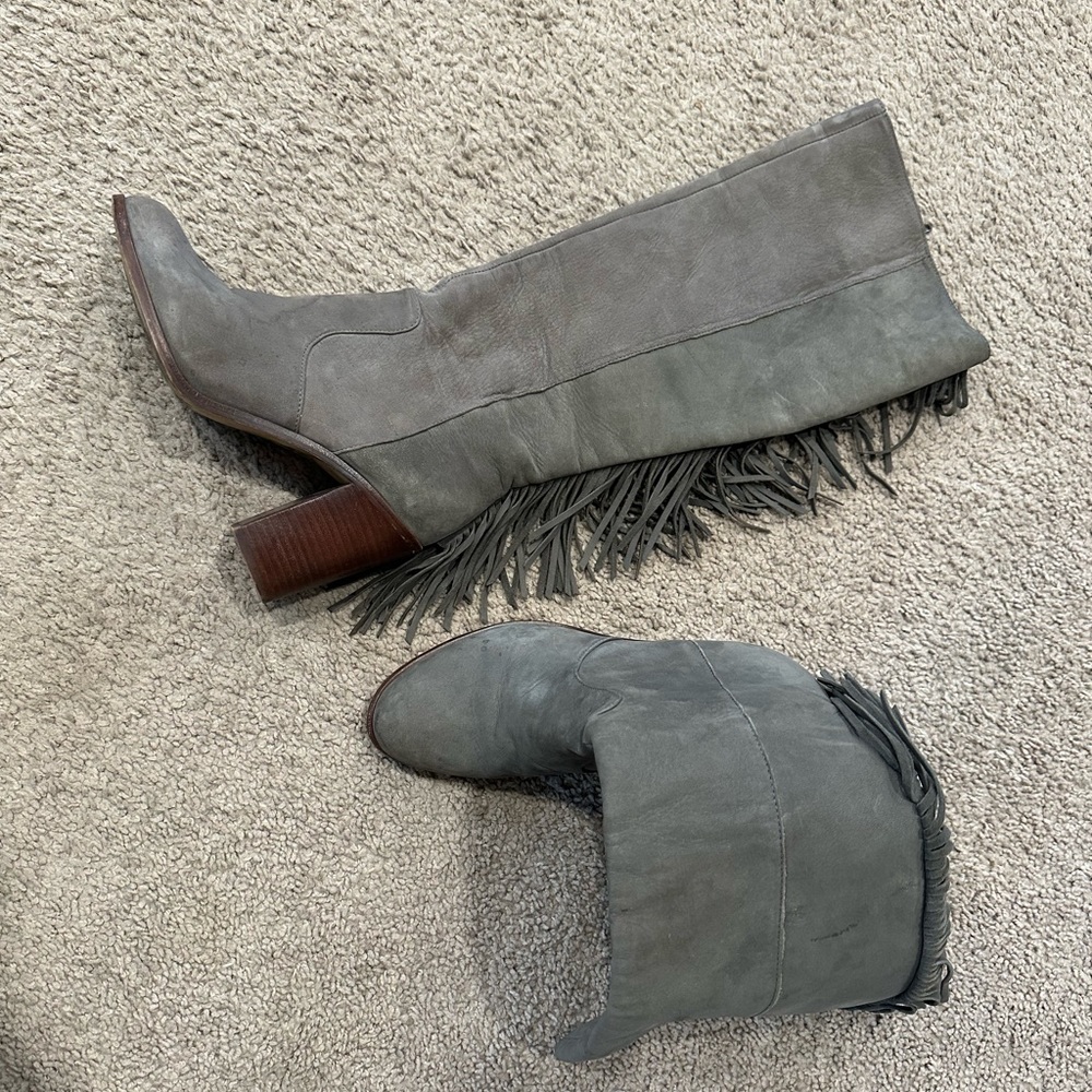 Gianni Bini suede boots!